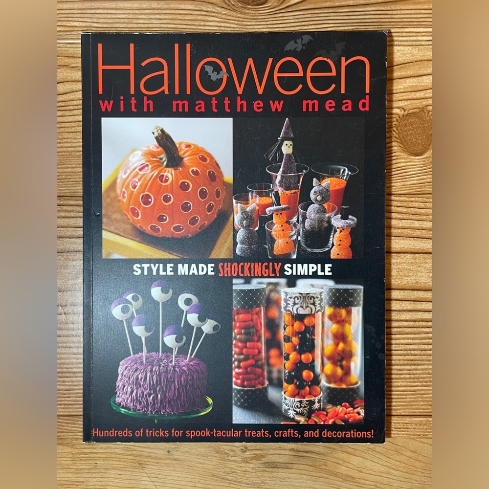 Halloween with Mathew Mead Book of Treats, Crafts and Decorations